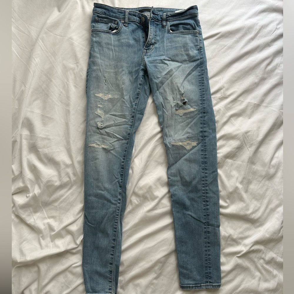 Light Blue Ripped Jeans Uniqlo 30 in